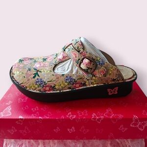 NEW Alegria Classic Clogs in, A Fine Romance(Beige with Florals) Size 9-1/2 -10